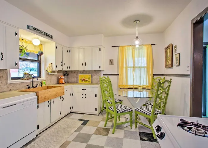 Fenced Yard! River District Gem 5 Mi To Stockyards Fort Worth