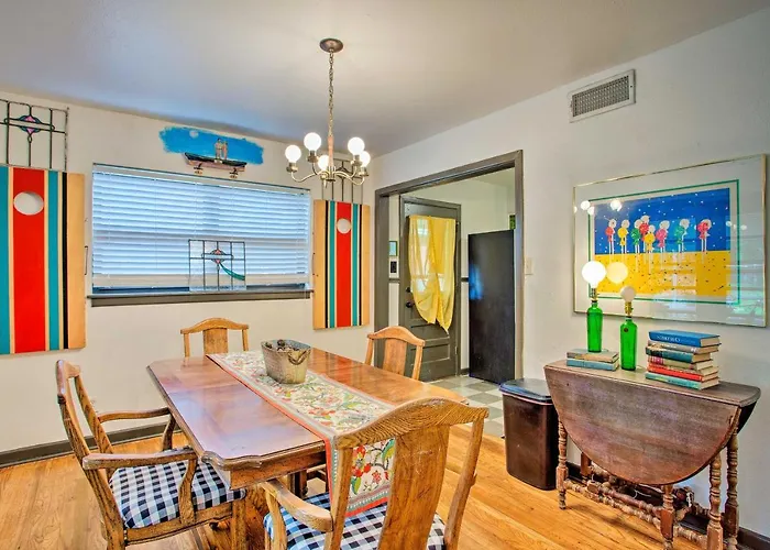 Holiday home Fenced Yard! River District Gem 5 Mi To Stockyards