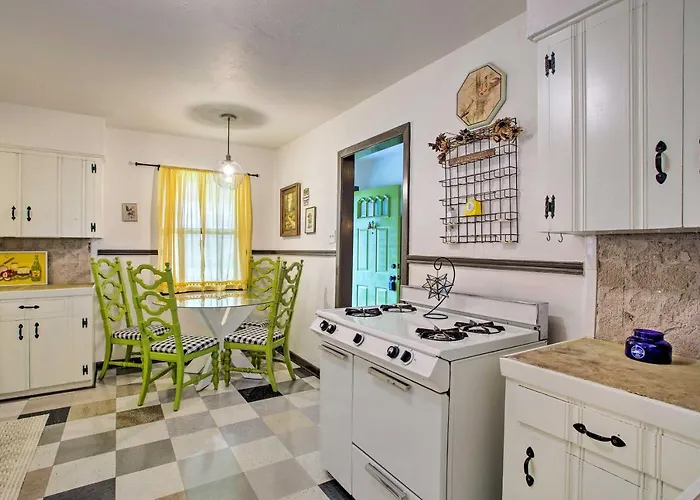 Fenced Yard! River District Gem 5 Mi To Stockyards Fort Worth