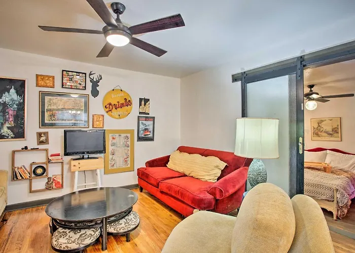 Fenced Yard! River District Gem 5 Mi To Stockyards Holiday home Fort Worth