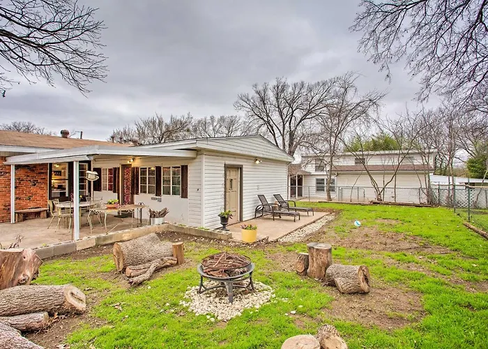 Fenced Yard! River District Gem 5 Mi To Stockyards Holiday home *