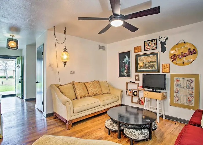 Fenced Yard! River District Gem 5 Mi To Stockyards Fort Worth