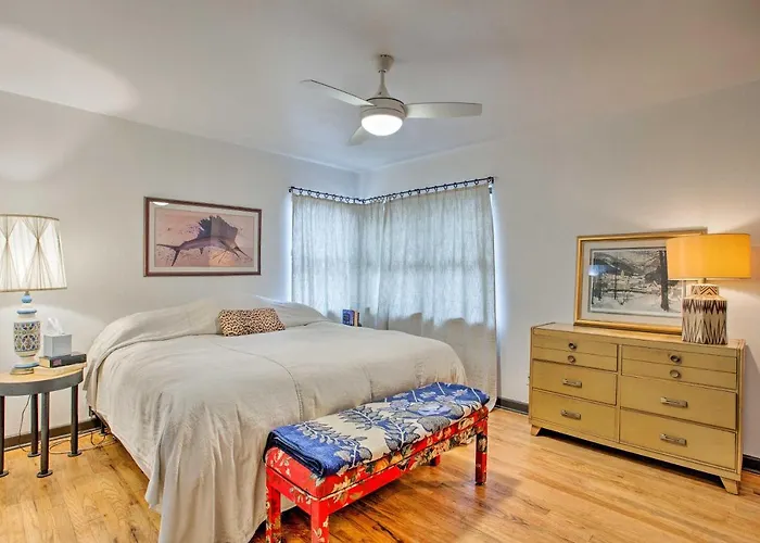 Holiday home Fenced Yard! River District Gem 5 Mi To Stockyards