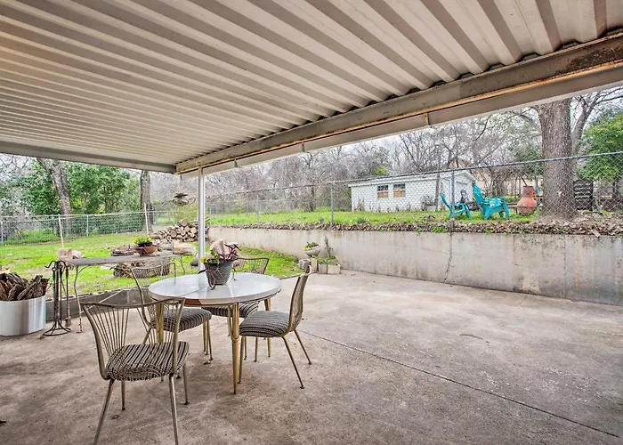 Fenced Yard! River District Gem 5 Mi To Stockyards Holiday home Fort Worth