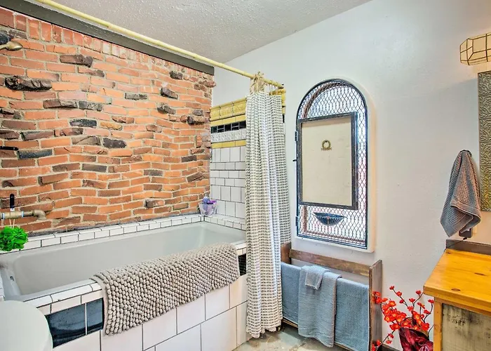 Fenced Yard! River District Gem 5 Mi To Stockyards Holiday home *