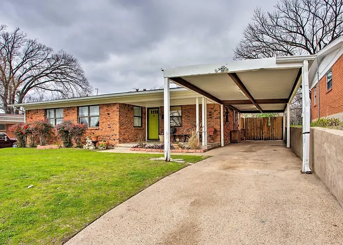 Fenced Yard! River District Gem 5 Mi To Stockyards Holiday home